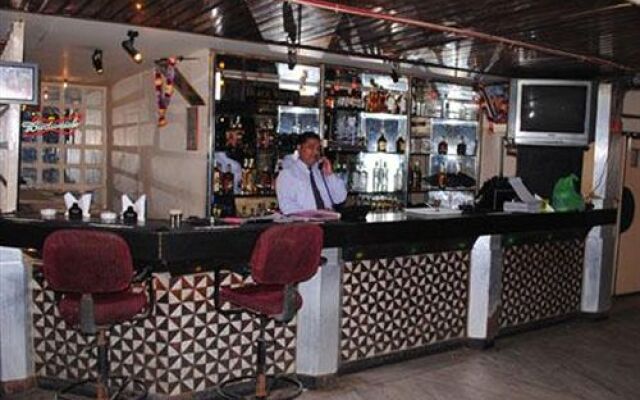 Oyo 11647 Hotel Metro