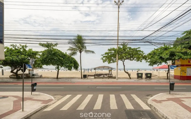 Apto c/ garagem e 2 Quartos a 60m da Praia ACO1103