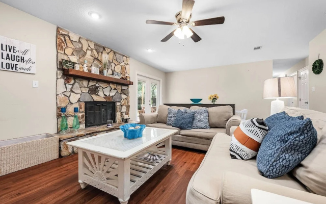 Niceville Dream Home Sleeps 13