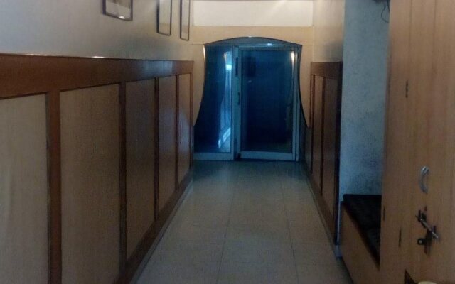 Hotel C M Regency