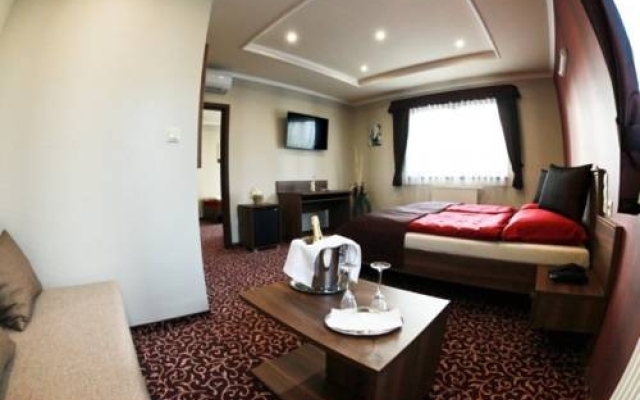 Corvin Pension And Restaurant