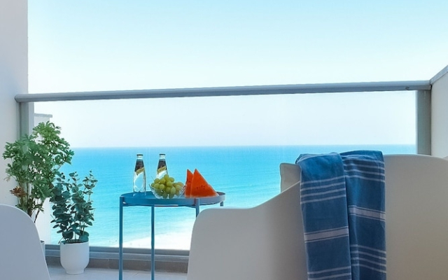 Fantastic One Bedroom With Sea View