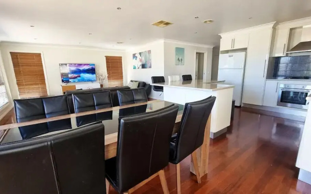 St Albans House - Spacious and Modern Home