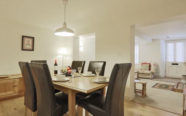 Stylish Holiday Home in Snape With Garden