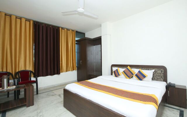 OYO 8170 Hotel Datt Residency