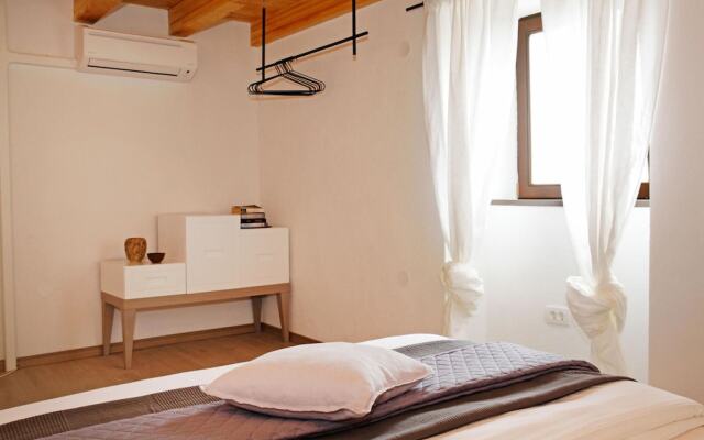 Amazing Home in Bol With 5 Bedrooms, Jacuzzi and Wifi