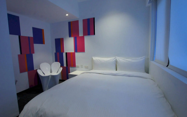 color fun inn