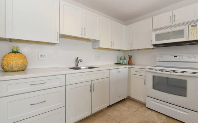 Lahaina Roads #205 1 Bedroom Condo by Redawning