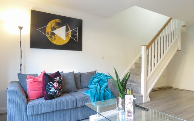 Tudors eSuites Birmingham House Private Garden Free Parking