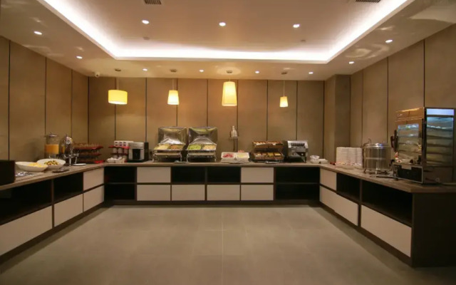 Home Inn Plus Shanghai Anyuan Road