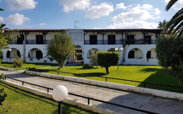 Apartment next to palm trees-200 meters from the Sea