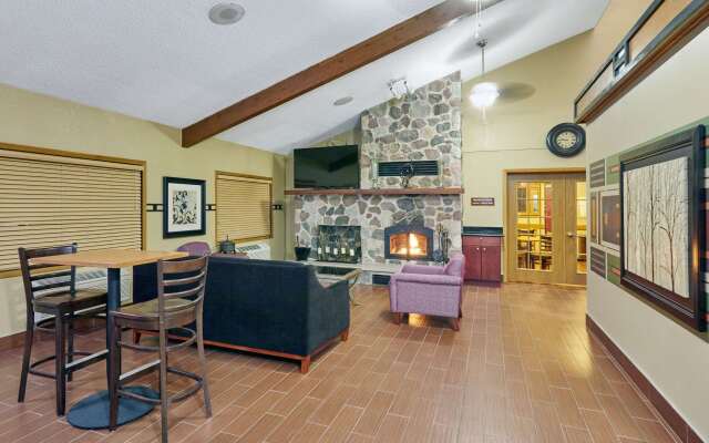 AmericInn by Wyndham Burlington
