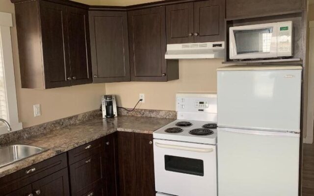 The Lionstone Inn Motel and Cottages