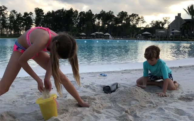 Balmoral Lakeside 5br 4ba House