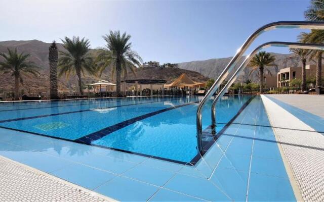 ONE Elegant Apartment in Muscat Bay 01