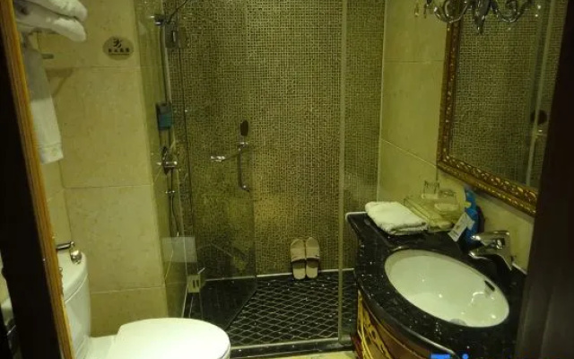 Yifeng Hotel – Bathroom – Yichun