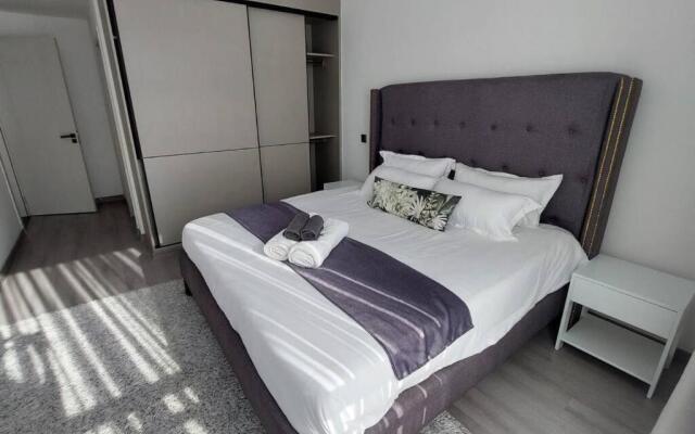 Lovely 2 br serviced apartment with pool