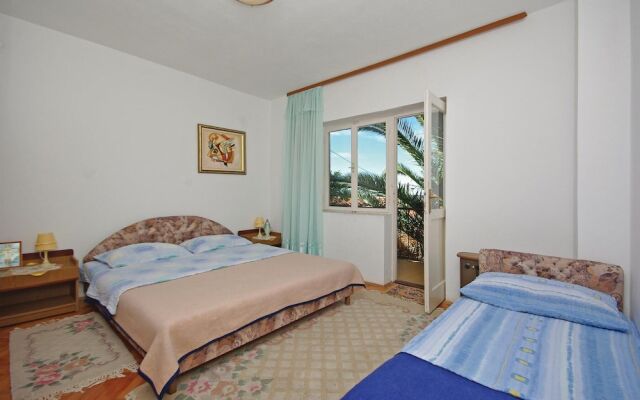 Beautiful Home in Podaca With Wifi and 4 Bedrooms