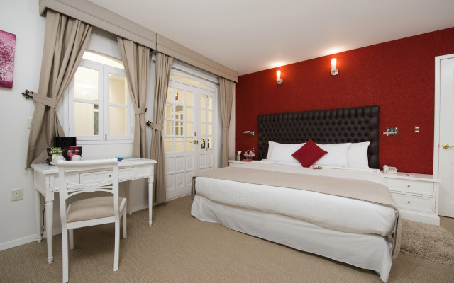 Casa Bonita Hotel & Luxury Residence