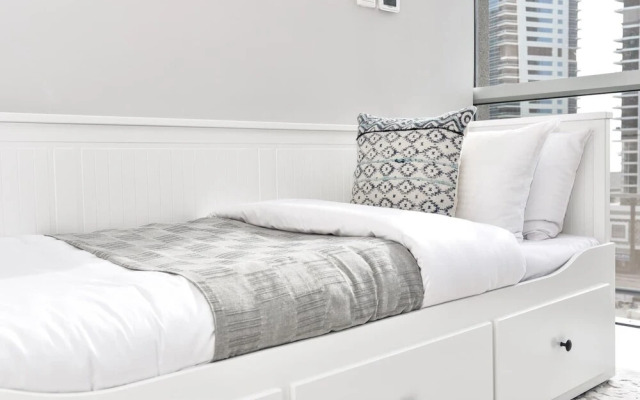 Astounding Marina Views in This Elegant 3br!