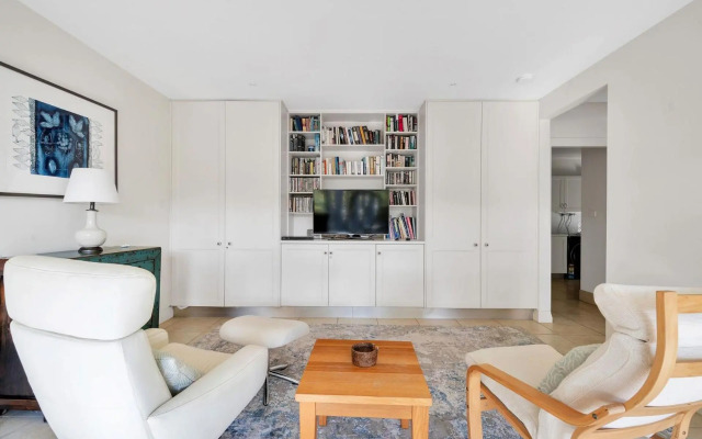 Elouera at Greenfields Beach 4pm Check Out Sundays