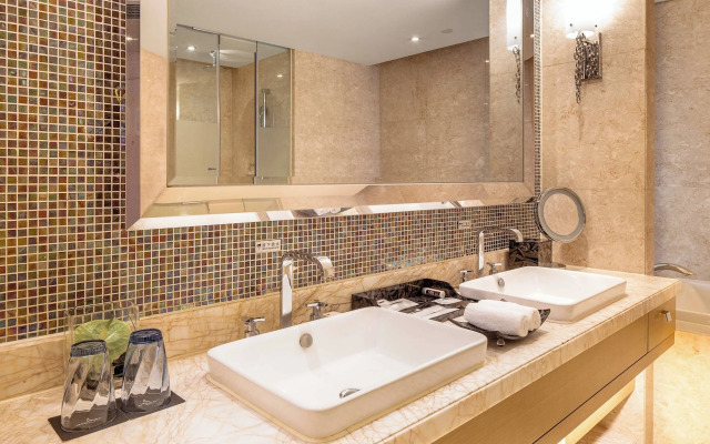 Renaissance Chengdu Hotel