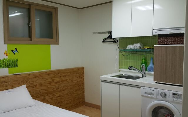 Dalkom Myeongdong Guesthouse