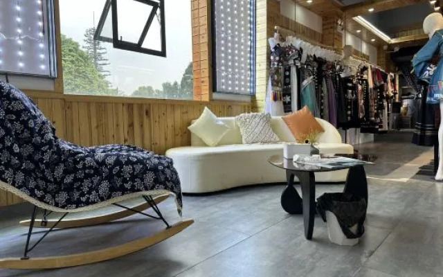 Menghui Furong Designer Hotel (Furongzhen Waterfall Branch)