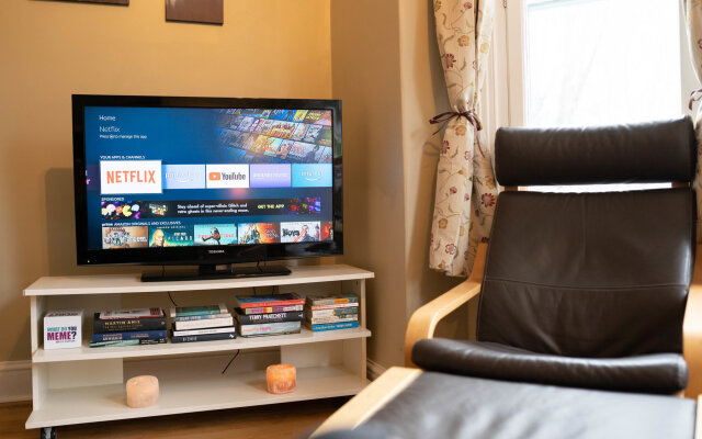 The Loft | 2BR Duplex | 82 Cathedral Cardiff + Parking