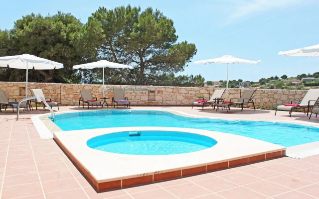 The Vivian - Luxury Stone Villa