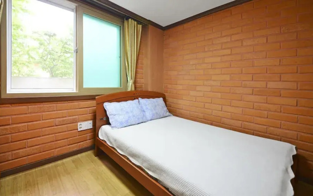 Yeosu Hwangto Pension