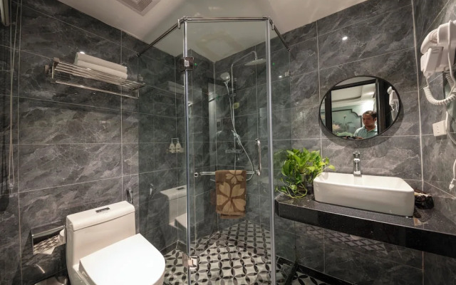 Madelise Stardust Hotel & Travel