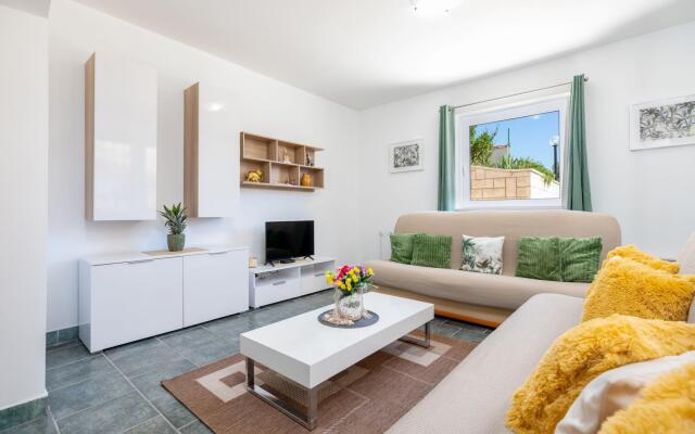 Apartments Maja in Rogoznica