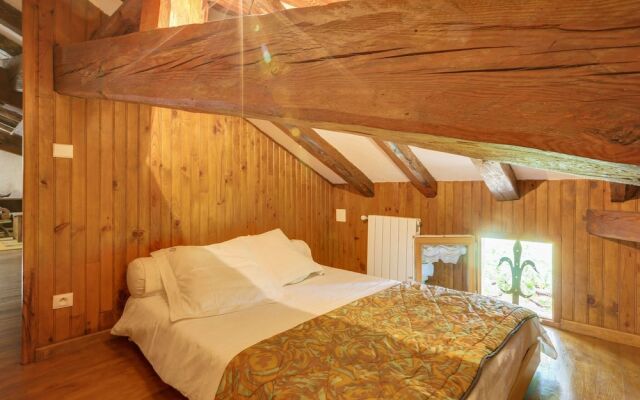 Holiday Home in Laluque with Terrace, Garden And Barbecue