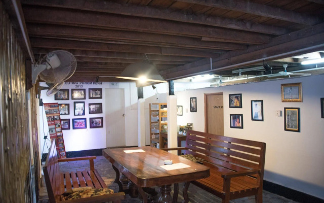 Five Rose Siem Reap Hostel