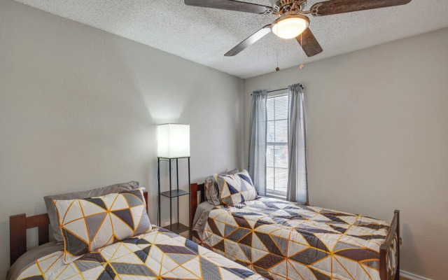 Pet-friendly Carrollton Home w/ Fenced Backyard!