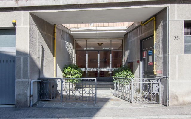 Silky House with Private Parking