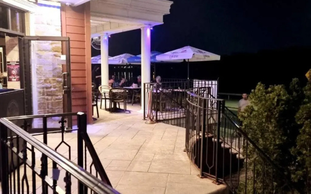 Cozy Spacious 1-BDR Studio #8. FREE Parking