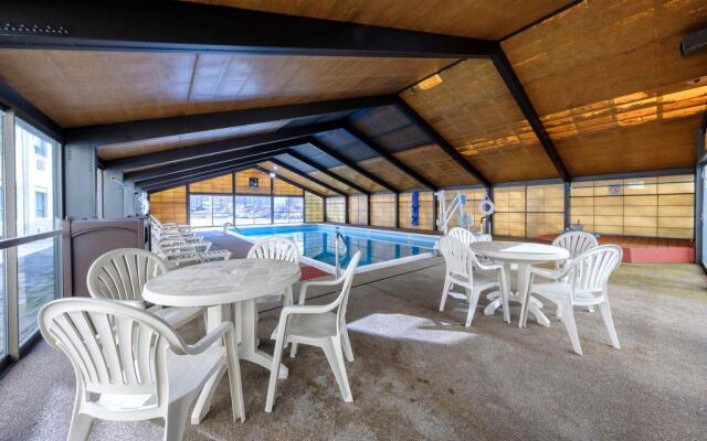 Red Roof Inn & Suites Newburgh – Stewart Airport/ West Point