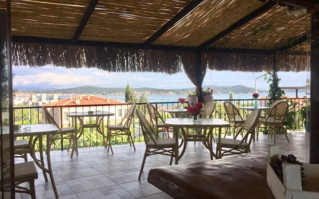 Cunda TheLara Otel