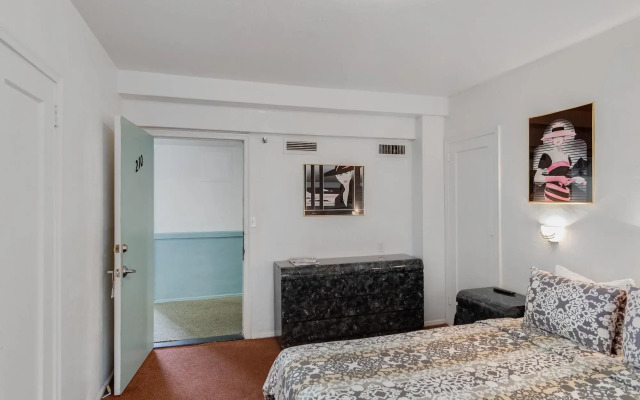 Tropics Hotel