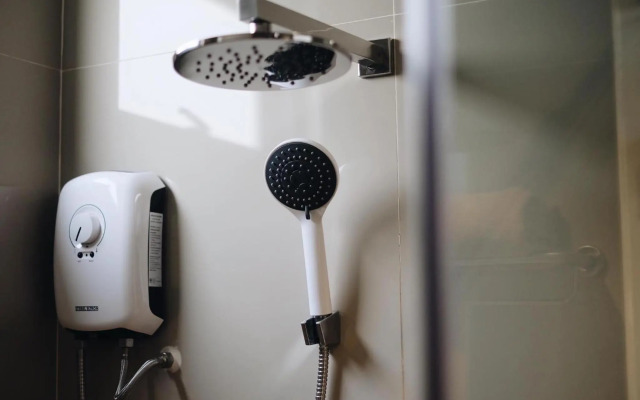 Riverawan Hotel (SHA Plus+)