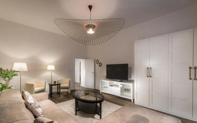 Luxury Modern Designed Oldtown Apartment