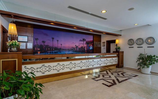 İz Flower Side Beach Hotel