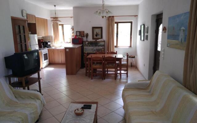 Lefkas house with garden