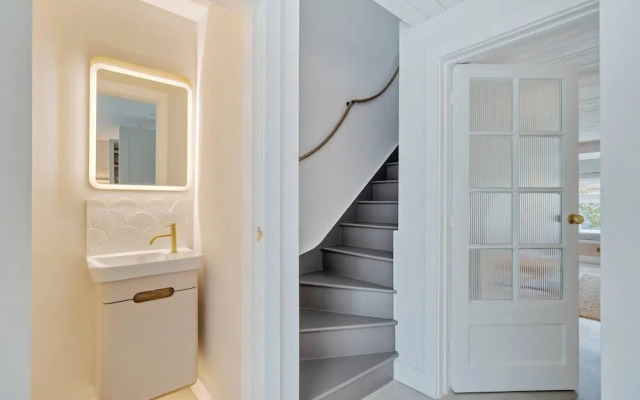 Chic Coastal Retreat - 5-min Stroll to Beach
