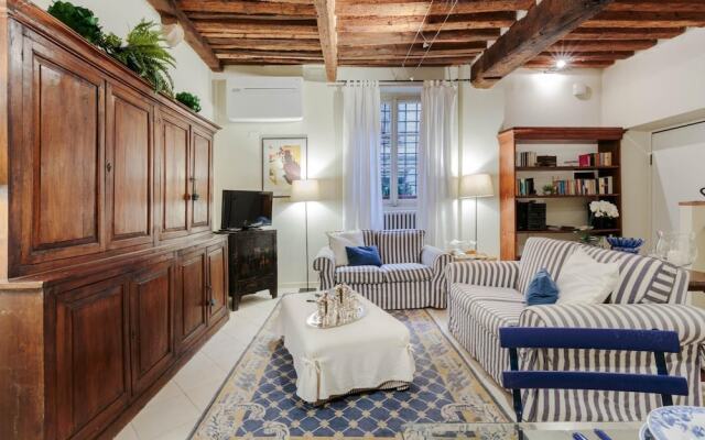 The 1400 s Apartment