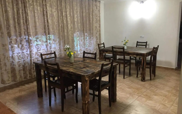 Roberi Art Guest House