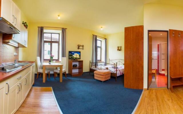Yellow Ski Apartments