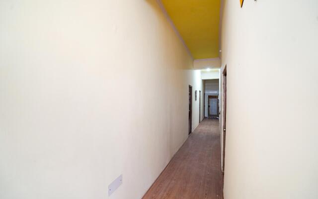 OYO 78445 Hotel The Golden Crown